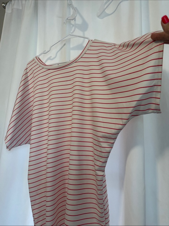 Hybrid & company Tops - Women's Cream & Red Striped Dolman Batwing Short Sleeve Top